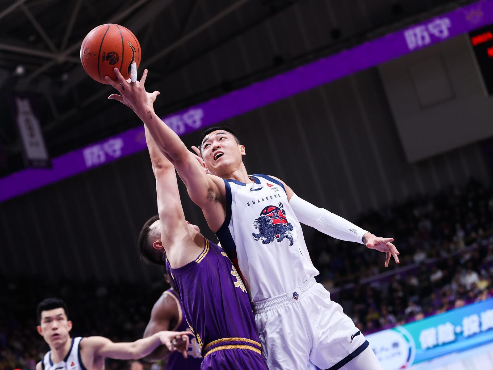 澳客网官网-山东男篮客战江苏，冲击9连胜难度不大，高诗岩将挑起防守重担